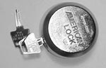 AMERICAN LOCK ROUND SHACKLELESS PUCK LOCK W/2 KEYS